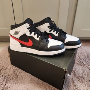 Air Jordan 1 Mid - Chile Red